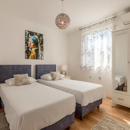 Split-villas Dalmatica For 12 Vila