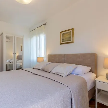 Split-villas Dalmatica For 12 Vila